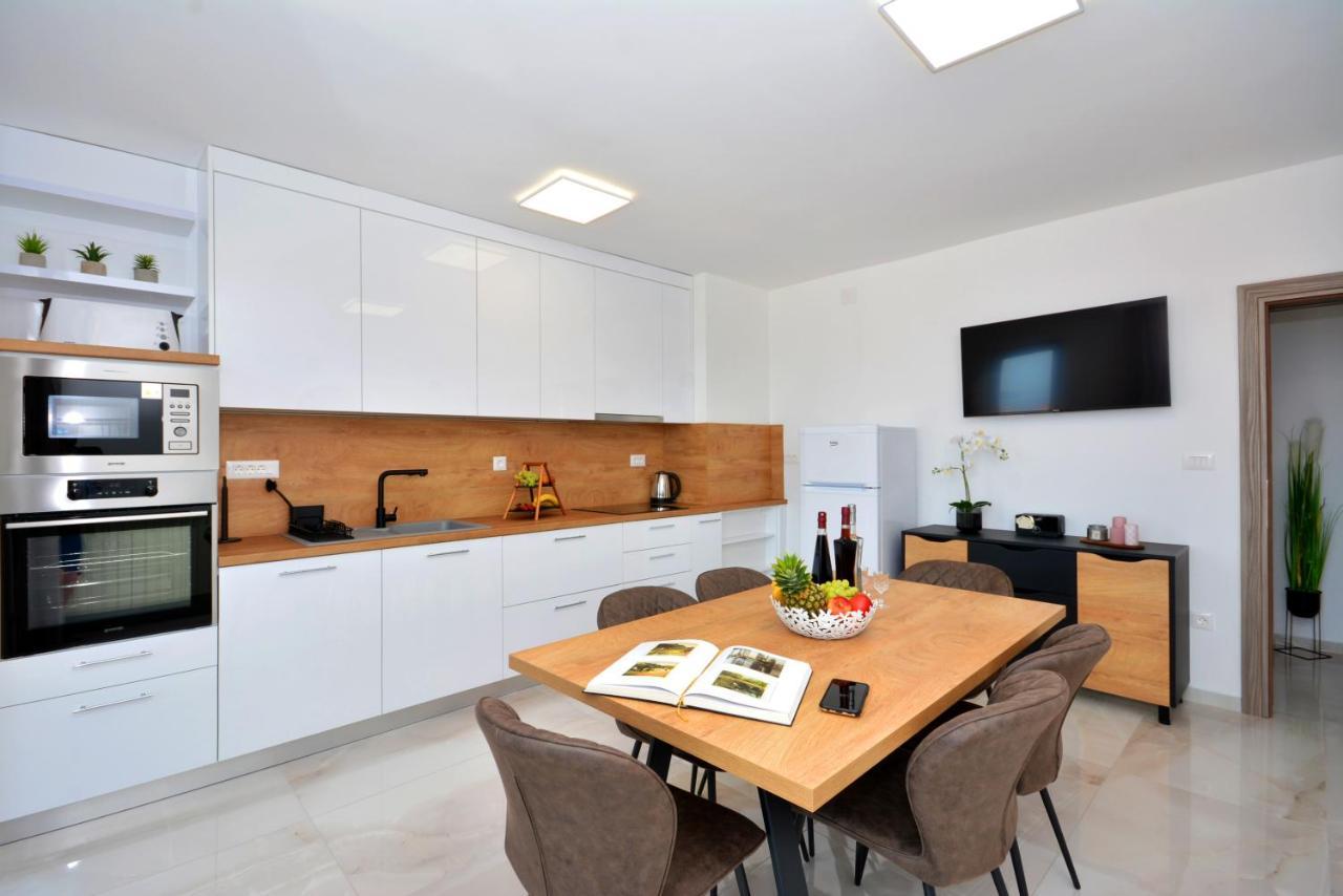 Apartments Radeljic Podstrana Buitenkant foto